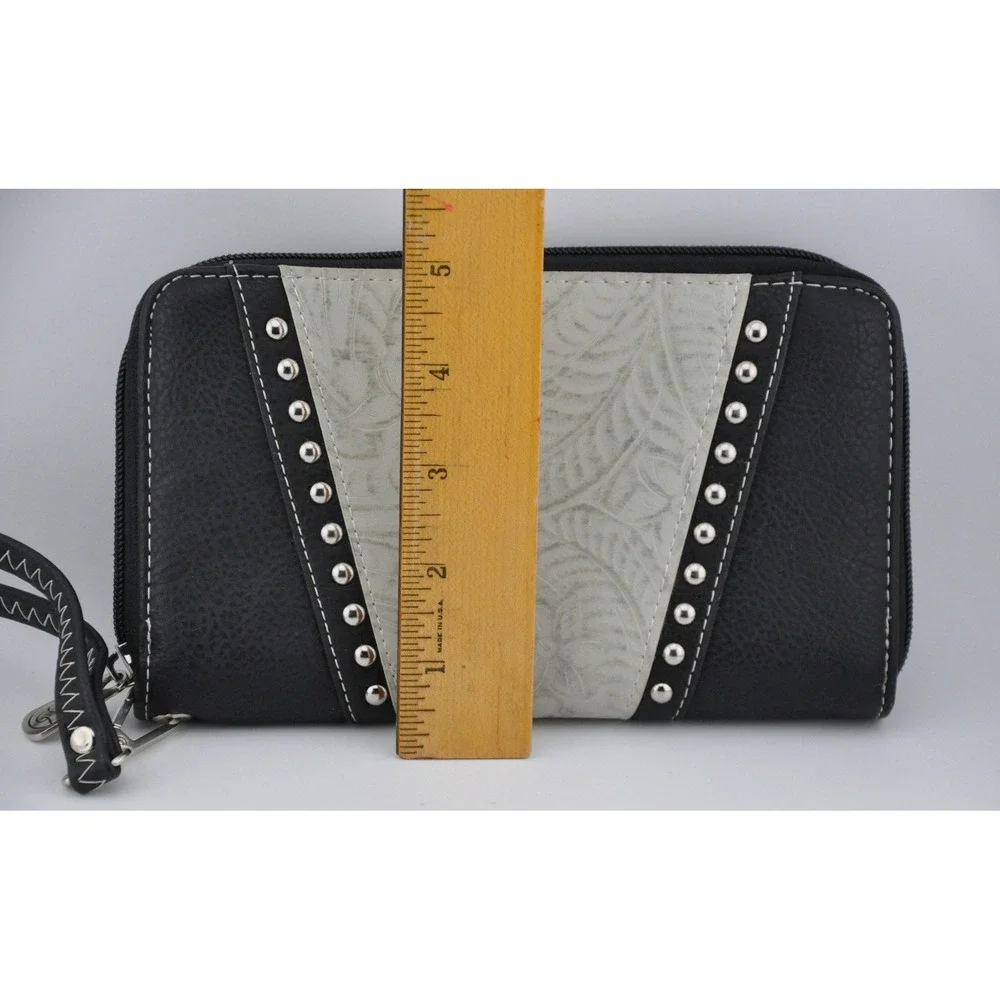 P&G Wristlet Wallet Black/Gray Excellent Studded Floral Embossed‎ Western